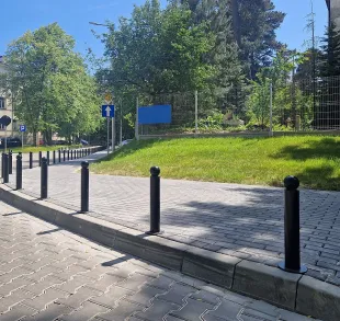 Słupek chodnikowy ozdobny | metalowy, kula, miejski, parkingowy